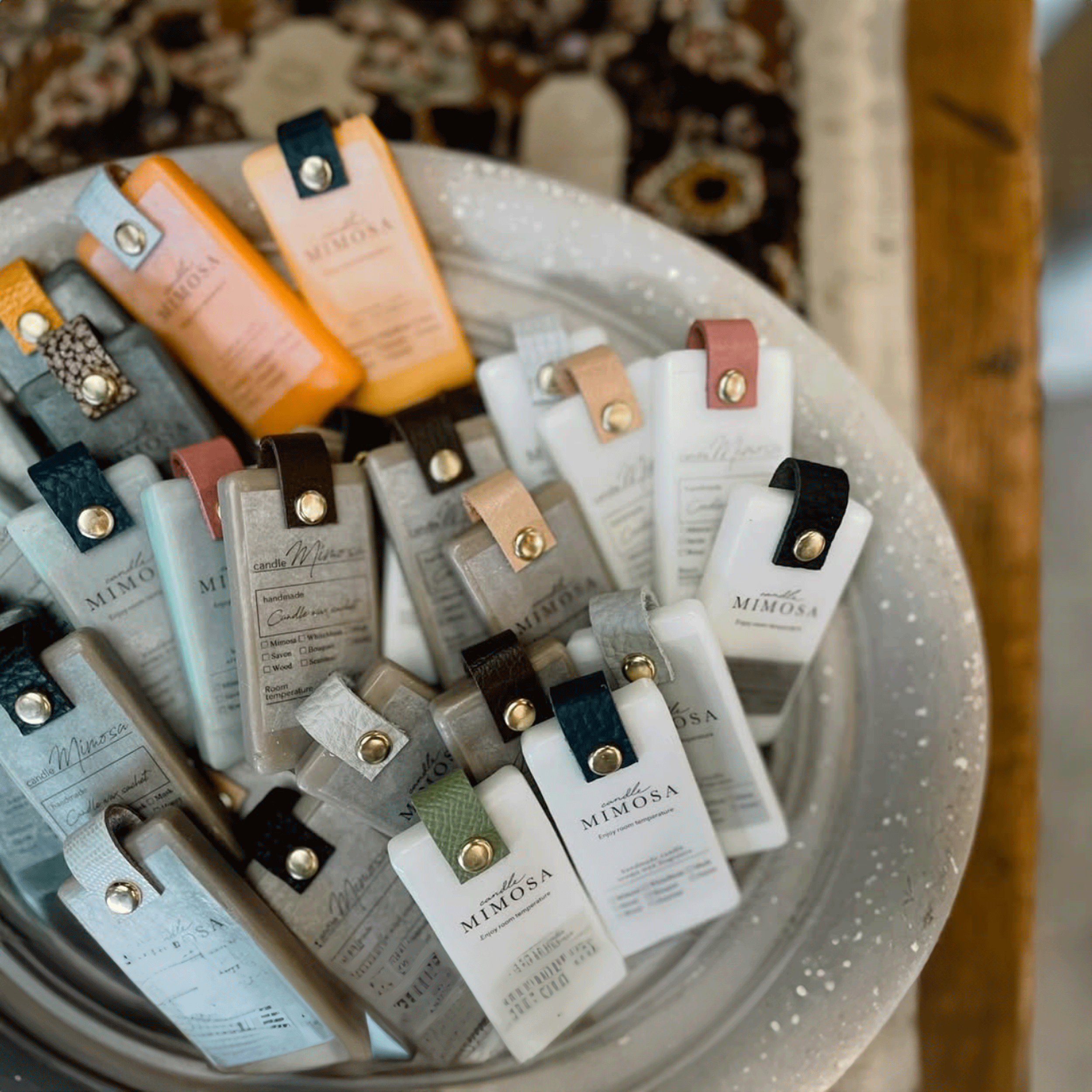 The Color Aroma Wax】外出先でもリフレッシュできる、香りの